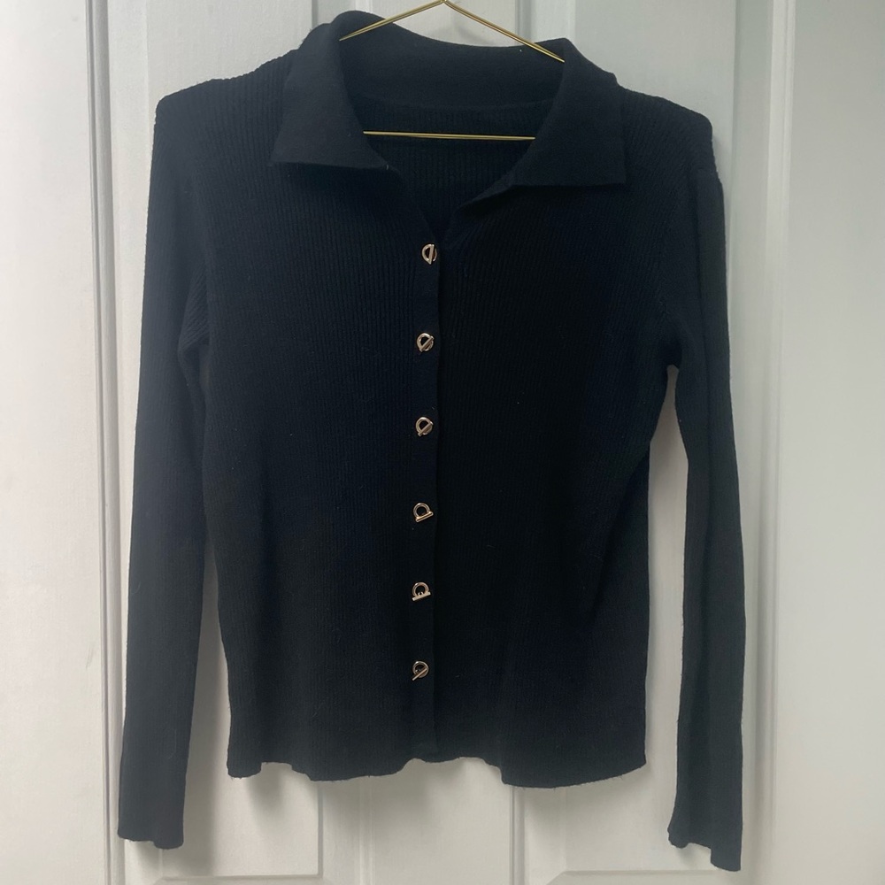 M Classic Black Ribbed Collared Metal Button-Up Sweater No Name